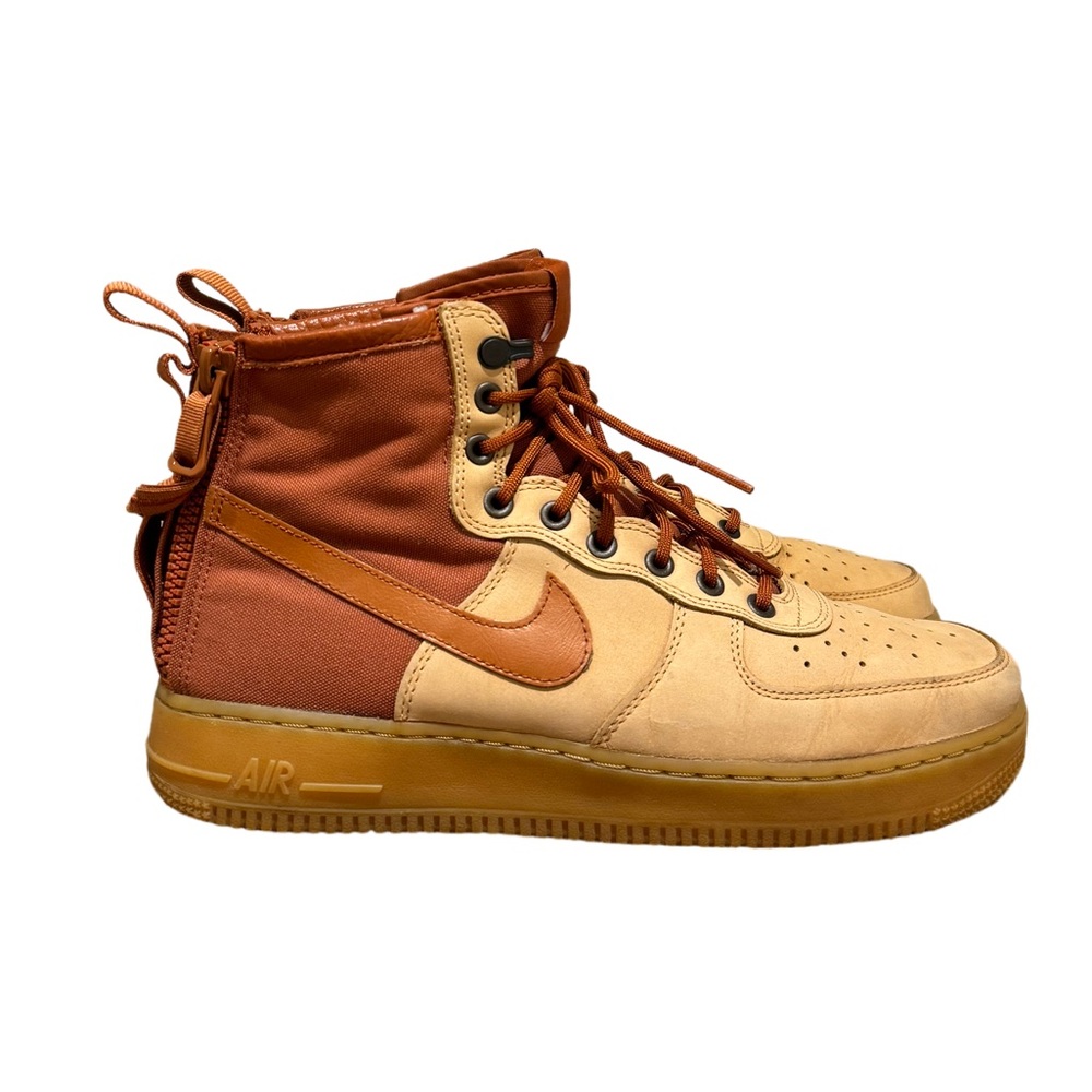 NIKE 
SF Air Force 1 Mid Premium Praline
Size US 9.5